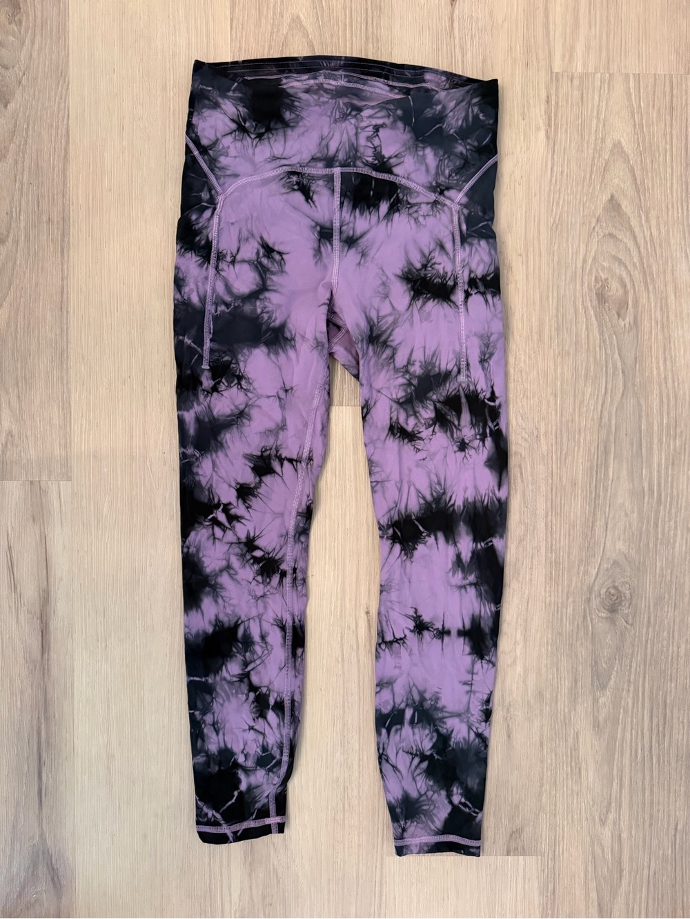Lululemon Power Thru High-Rise Tight 24"
Asia Fit - Picture 2 of 3